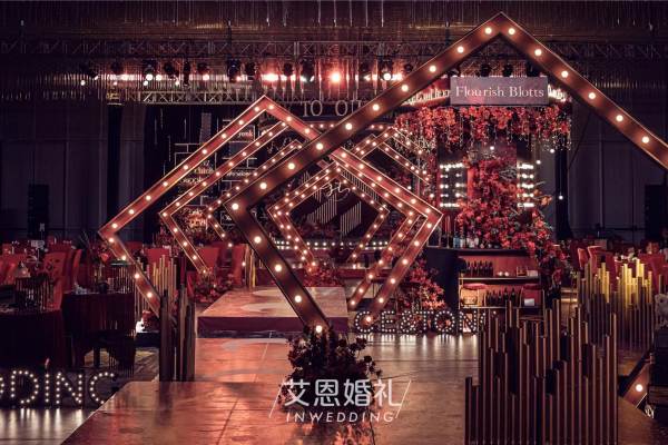 「Nothingonyou」墨般的夜幕和浸上玫瑰的丝绒灯火永