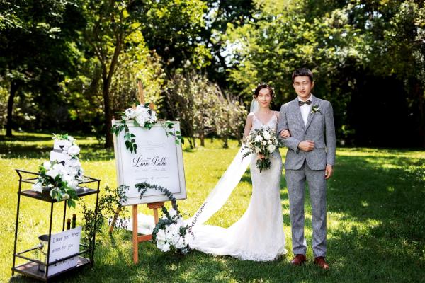 《限时抢购》婚纱照 送全新婚纱一套 婚纱摄影