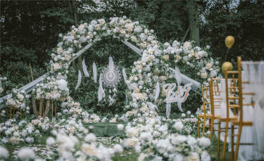 【纯恋婚礼】特色满天星花艺&户外小清新草坪婚纱照