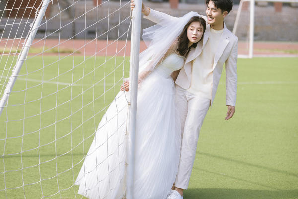 从校服到婚纱#活力校园婚纱照#纪念青春重返毕业季