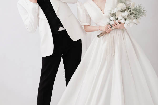 《限时抢购》婚纱照 送全新婚纱一套 婚纱摄影