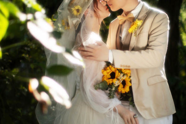 《热销爆款》婚纱照 来店咨询免费接送