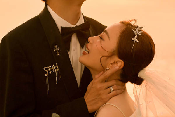 《限时抢购》婚纱照 送全新婚纱一套 婚纱摄影