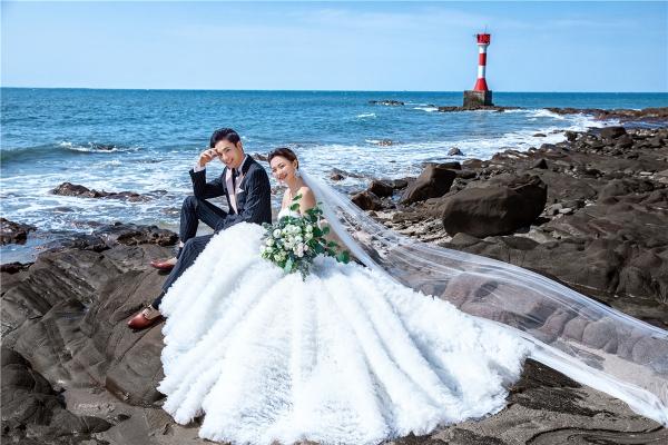 《限时抢购》婚纱照 送全新婚纱一套 婚纱摄影