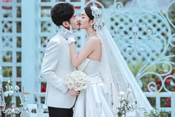 8服8造+内外景双拍+一价全包价 贵阳婚纱摄影