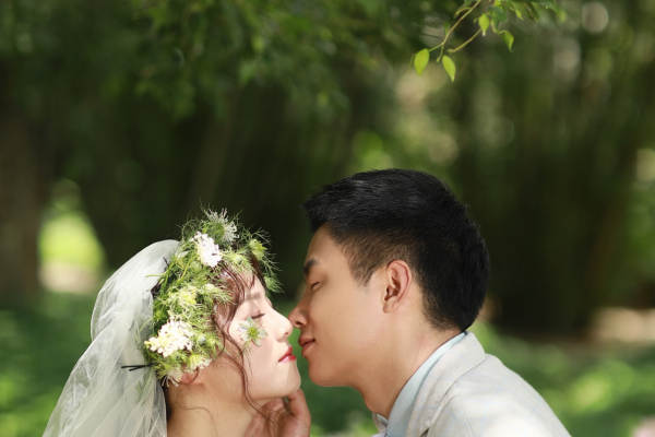 《限时抢购》婚纱照 送全新婚纱一套 婚纱摄影