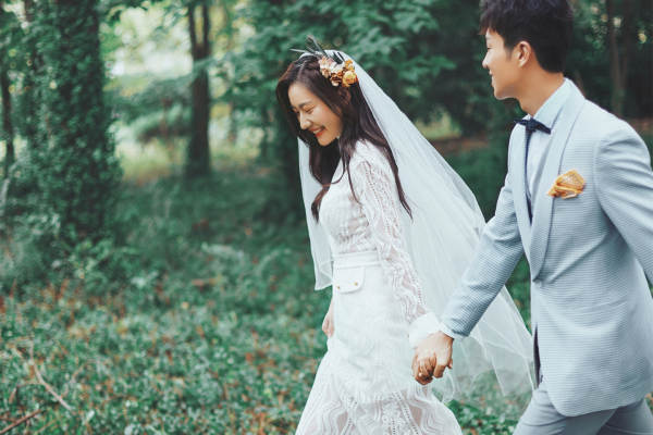 《限时抢购》婚纱照 送全新婚纱一套 婚纱摄影