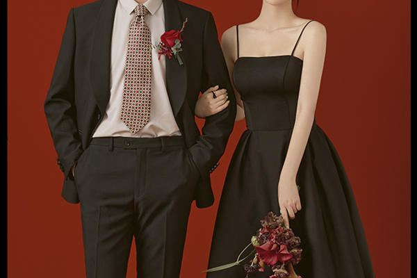 强推这组简约复古红婚纱照怎么这么甜