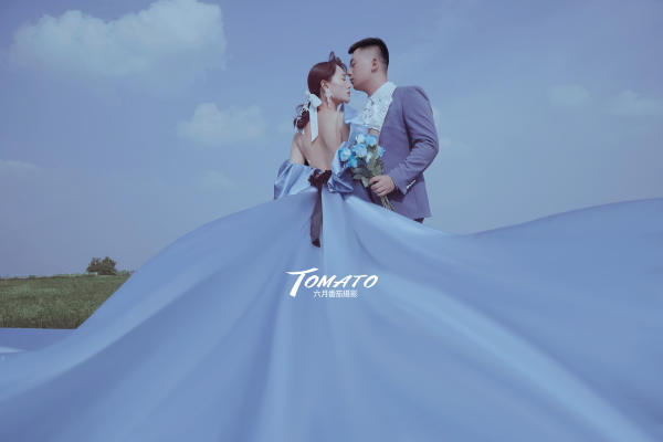 打卡秋日网红草坪婚纱照