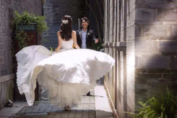 王先生&何女士