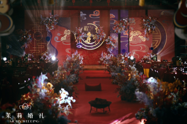 红蓝撞色中式婚礼