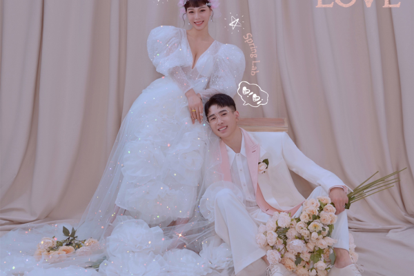 甜美高级室内婚纱照