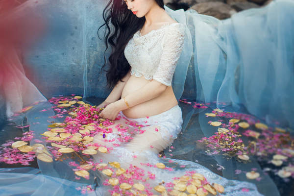 《水美人》