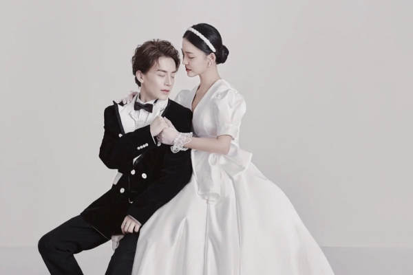 纯色韩系婚纱照