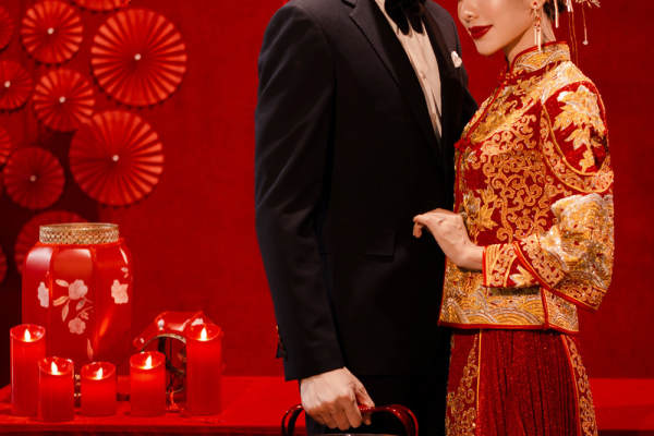 中国红元素结婚照