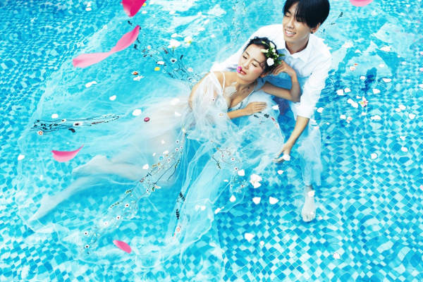 水中婚纱照