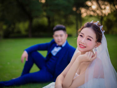 蒋先生&何女士