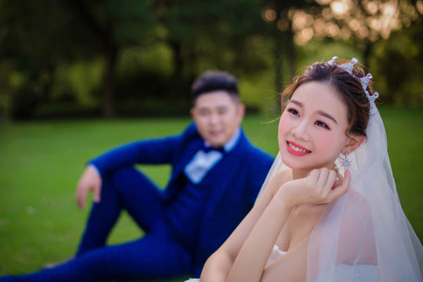 蒋先生&何女士