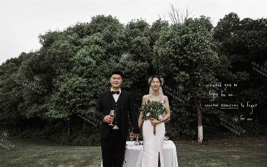 谨献给Mrs.蒋夫妇