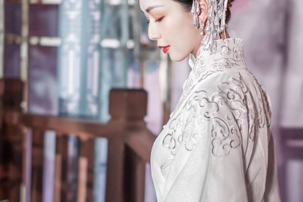 蓝云笼晓