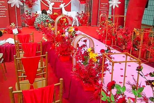 中国红喜庆红户外婚礼套系
