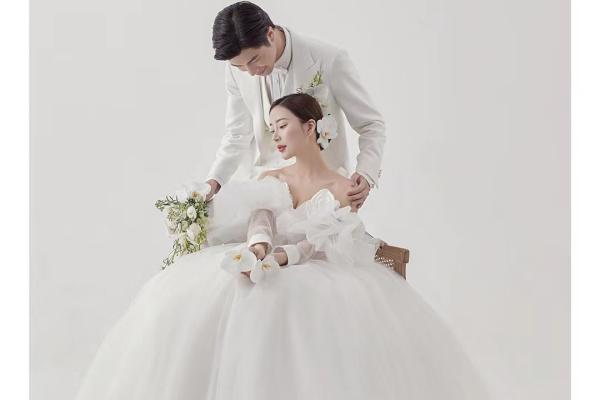 简约韩式室内婚纱白纱