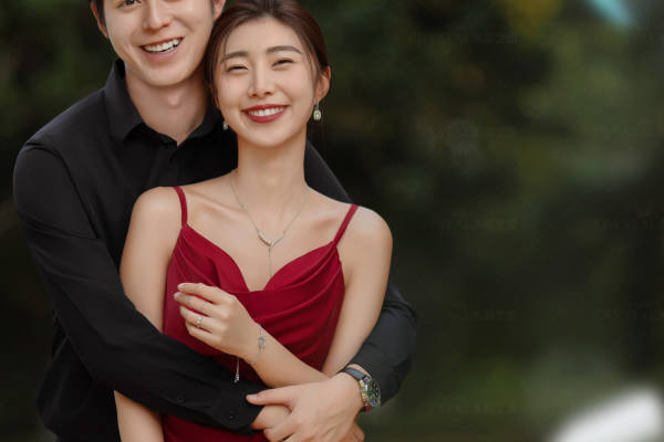 给人浪漫、唯美的婚纱照~