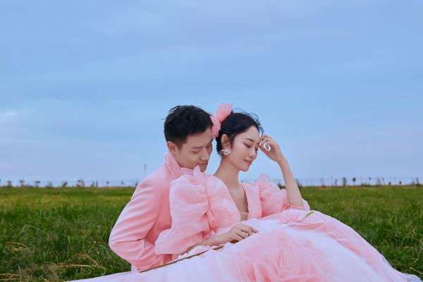 #六月番茄客片上新草坪婚纱照