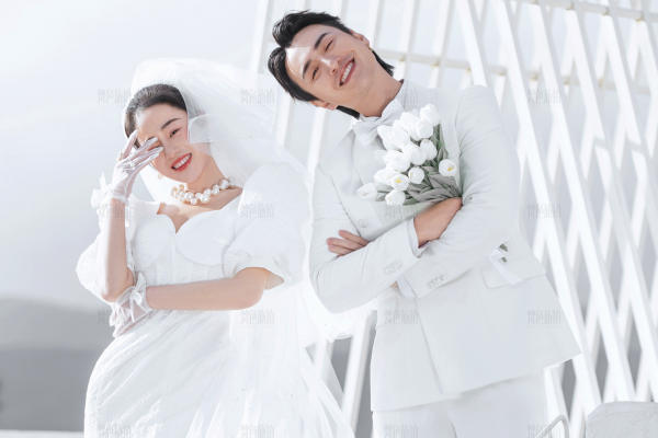 纯白简约婚纱照