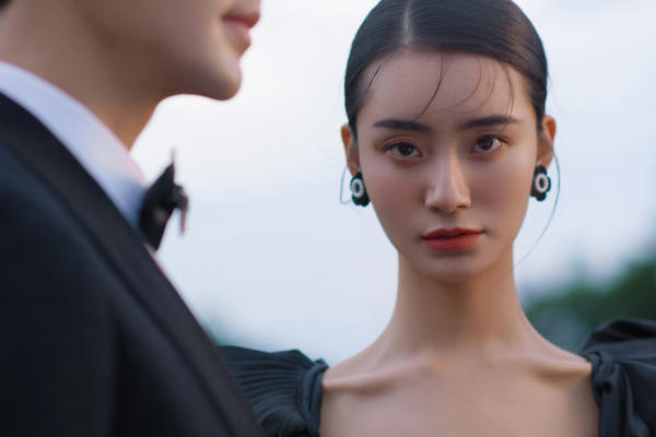 黑色炫酷婚纱