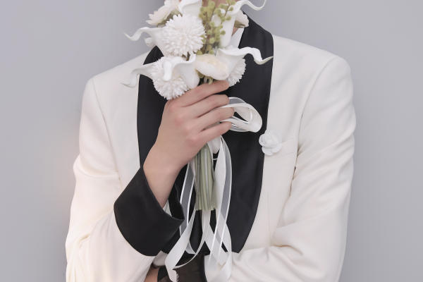 纯色背景浪漫婚纱照