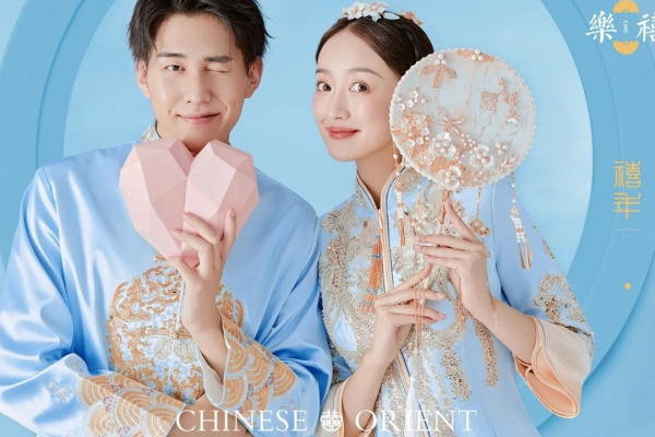 典雅俏皮的室内中式婚纱照典雅俏皮的室