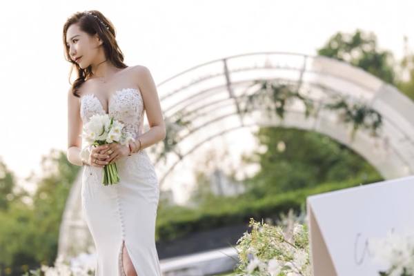 白绿色系简约户外婚礼