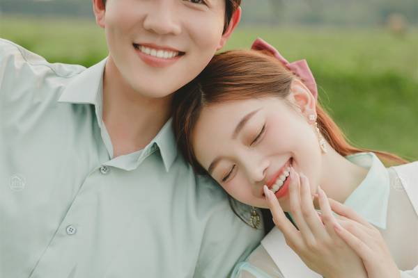 甜美风牛油果婚纱照   