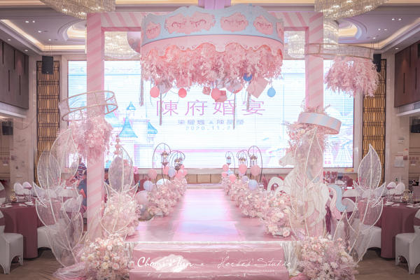 粉色城堡风婚礼