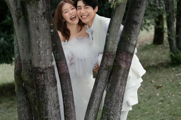 轻氧森系简单婚纱照