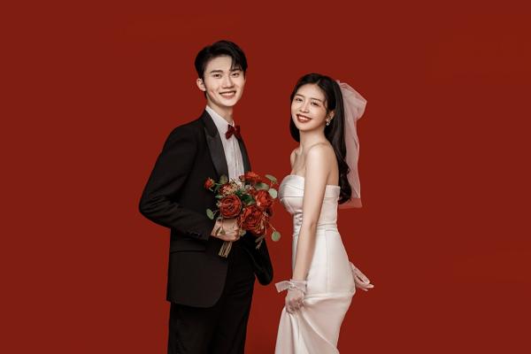 出片率90%的红色室内轻复古婚纱照