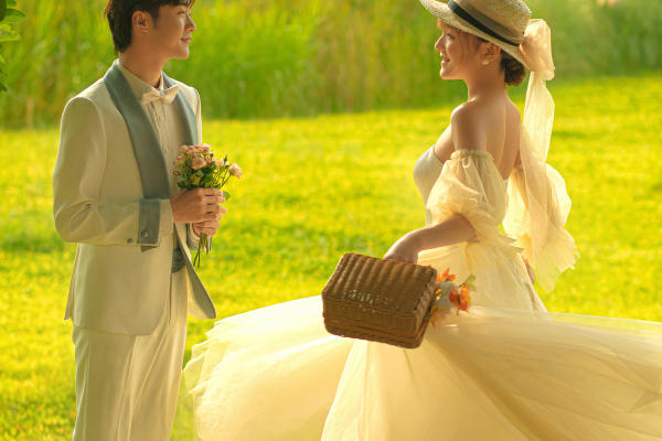 不小心掉入油画世界的复古法式婚纱照