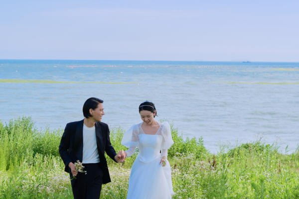 姐妹一定要选择一套高尔夫婚纱照！