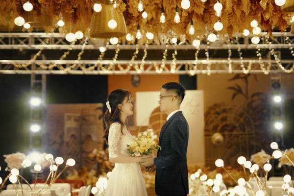 油画法式婚礼