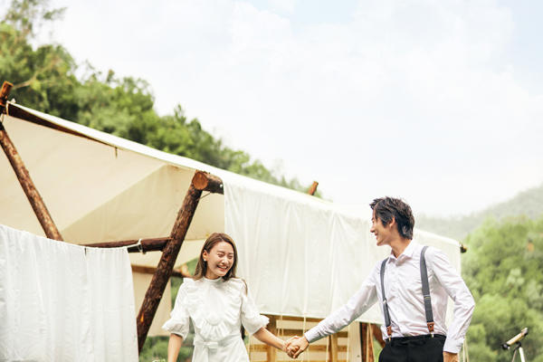 山间帐篷轻