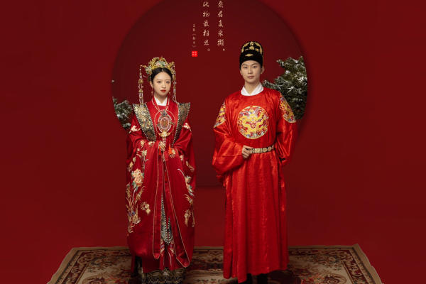 妈见夸的汉服婚纱照端庄华贵，喜庆大气