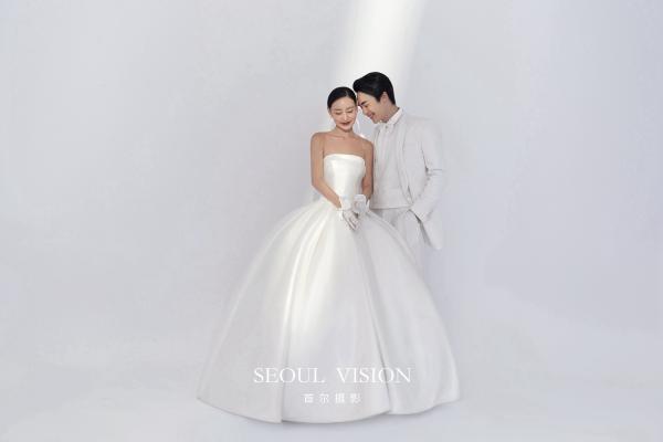 被父母夸赞的极简风婚纱照