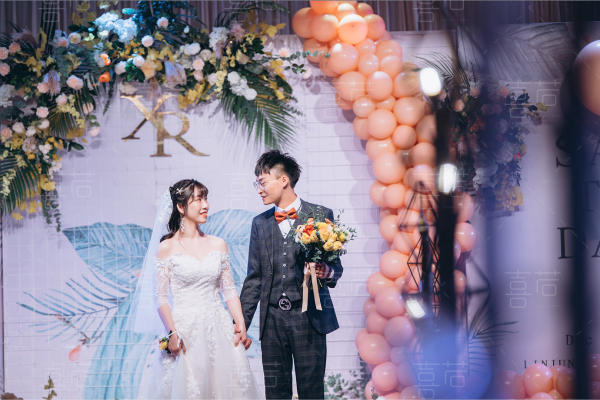 马卡龙气球布置+五大金刚+婚纱礼服-27888元