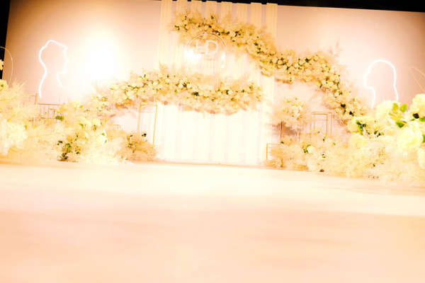 【伊诺婚礼策划】韩式香槟色婚礼布置＋资深四大套餐