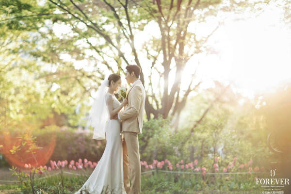 秘密花园里的何先生&钟女士