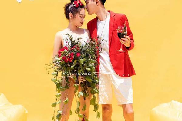 夏季的海天一线，阳光，青春