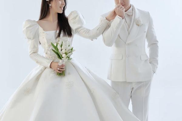 室内简约婚纱照