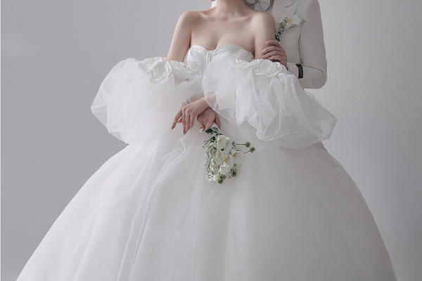 纯色婚纱