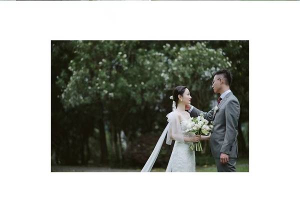 白绿色户外小雨婚礼